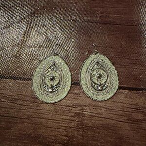 LIGHT ALUMINUM LIGHT GREEN SILVER TONE RAISED DESIGN PIERCED EARRINGS